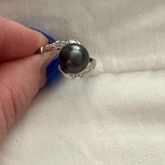 Black Pearl in White Gold